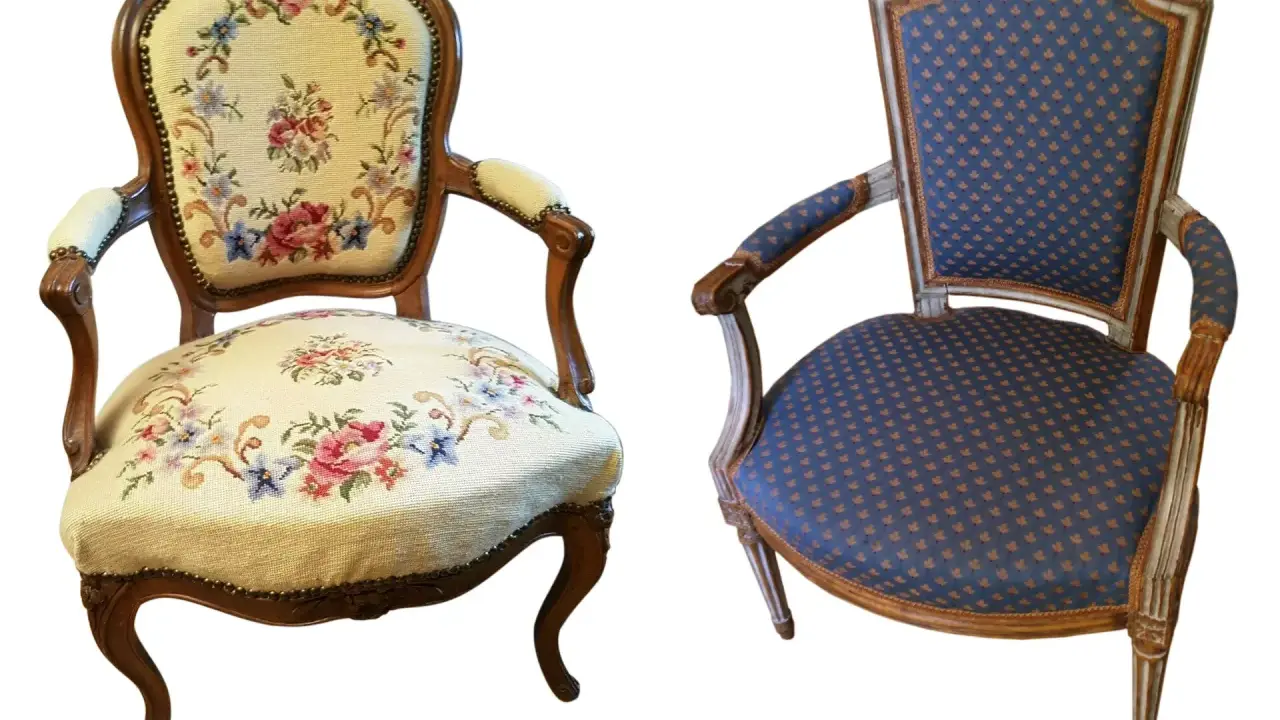 Deux fauteuils cabriolets, l'un fleuri, l'autre bleu. Apprenez comment reconnaitre un fauteuil Louis XVI d'époque par ses lignes épurées.