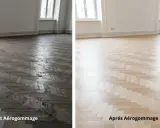 Parquet sombre et usé avant aérogommage, puis lumineux et rénové après. Le decapant bois a révélé sa beauté naturelle.
