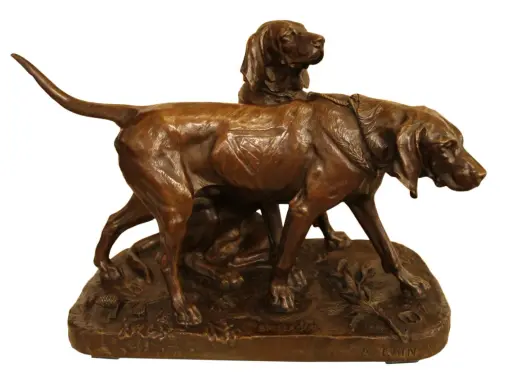 Sculpture en bronze par Auguste Cain représentant deux chiens de chasse, l'un debout, l'autre couché.