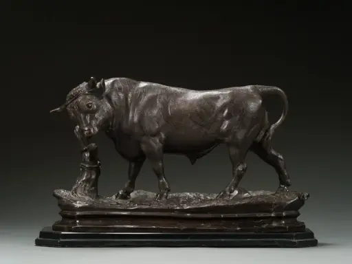 Sculpture en bronze d'un taureau puissant, œuvre de Charles Valton, se tenant sur un socle rocheux.