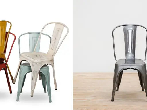 Empilement de chaises en métal colorées, style industriel, rappelant l'héritage de tolix la manufacture. Une chaise argentée se tient seule sur un parquet.