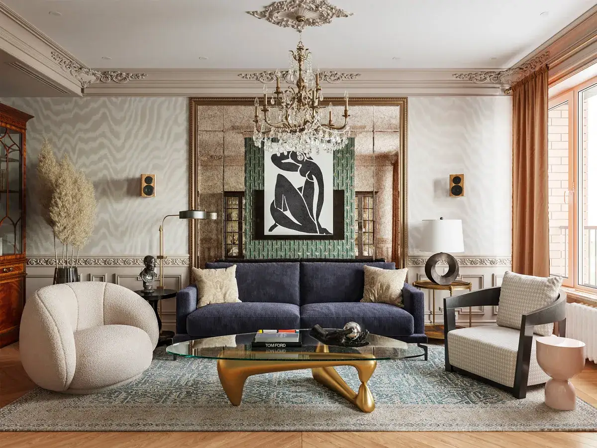 Salon au style antique, avec un canap&eacute; bleu, un fauteuil bouclette blanc, une table basse dor&eacute;e et un lustre en cristal.