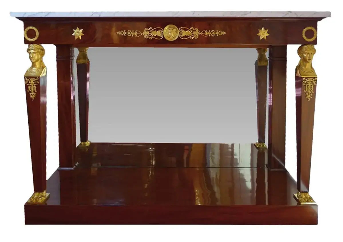 Console de style consulat en acajou, marbre blanc, bustes dor&eacute;s et ornements.