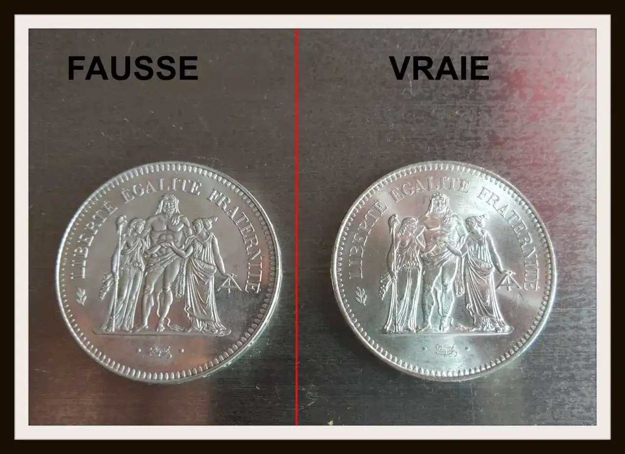Comparaison de deux pièces pour apprendre comment reconnaître une pièce en argent authentique de sa contrefaçon.